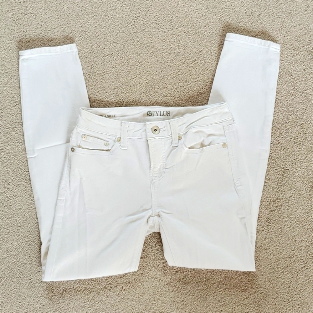 Stylus * Mid rise, ankle jeans, size 2 (26) NWOT